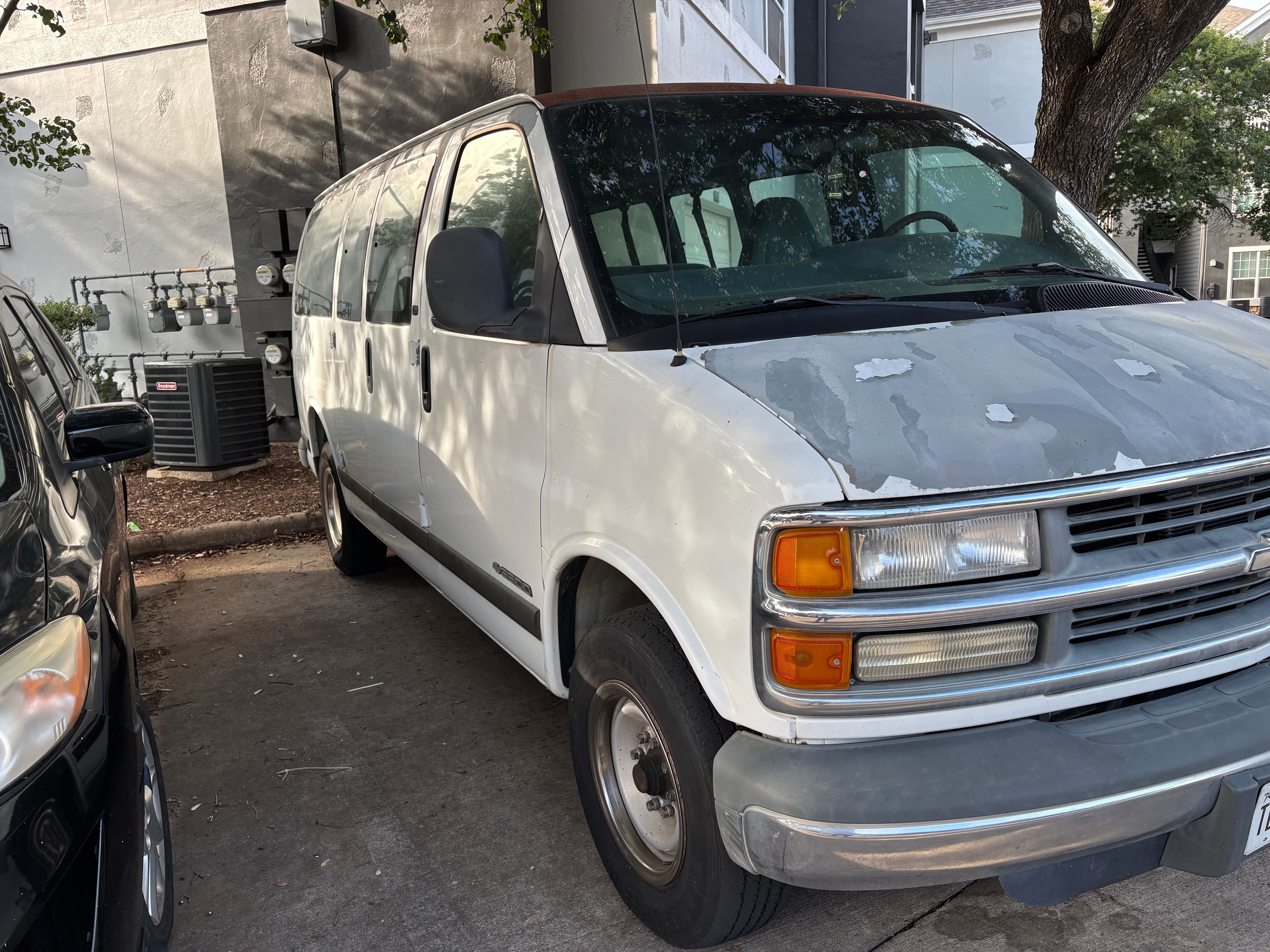 Used 2000 Chevrolet Express 2500 Passenger w/ LS Preferred Equipment Group RWD image 5