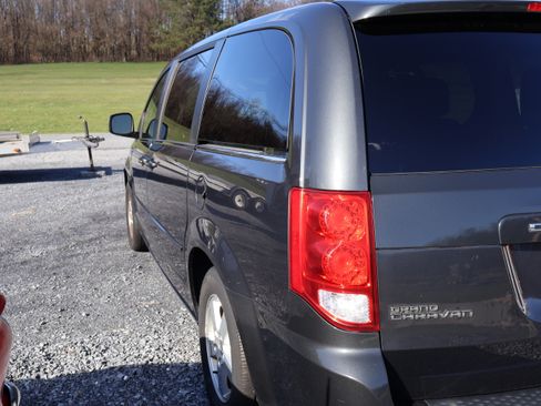 Used 2012 Dodge Grand Caravan Crew image 5