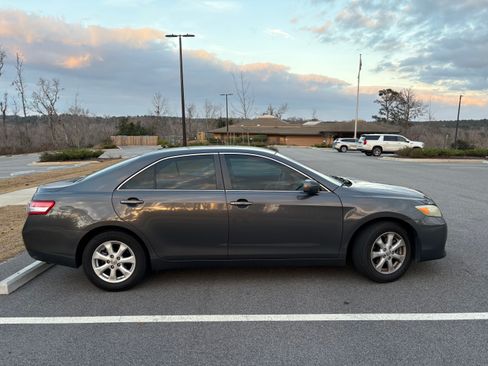 Used 2011 Toyota Camry LE w/ LE Extra-Value Pkg image 2