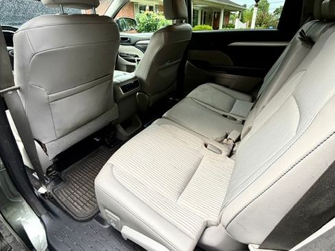 Used 2016 Toyota Highlander Plus AWD/4WD image 10