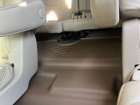 Used 2017 Cadillac Escalade Premium Luxury image 17