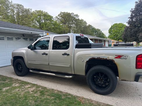 Used 2010 Chevrolet Silverado 1500 LT w/ Power Pack Plus AWD/4WD image 2