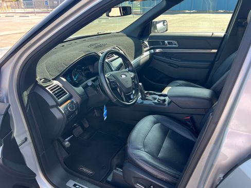Used 2017 Ford Explorer Sport image 18