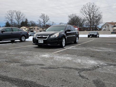 Used 2014 Subaru Legacy 2.5i Premium image 2