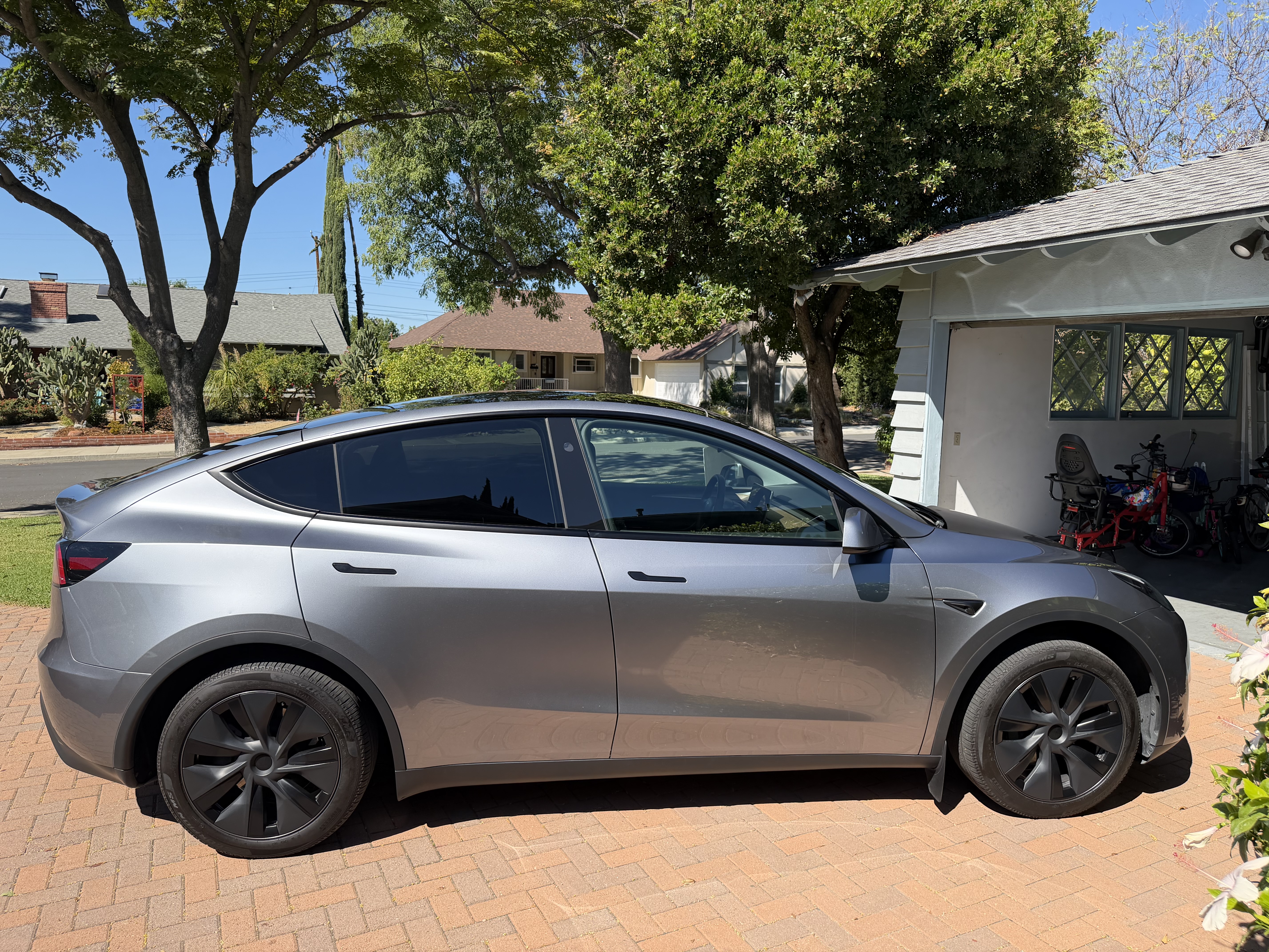 Used 2024 Tesla Model Y Long Range RWD image 4