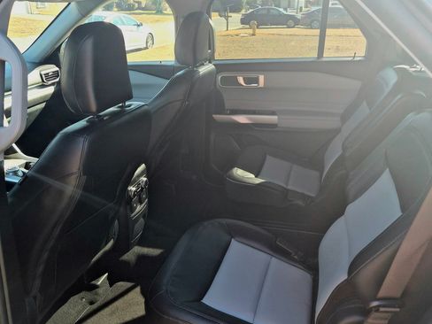 Used 2023 Ford Explorer XLT w/ Equipment Group 202A image 8