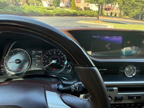 Used 2017 Lexus ES 350 w/ Luxury Package FWD image 15