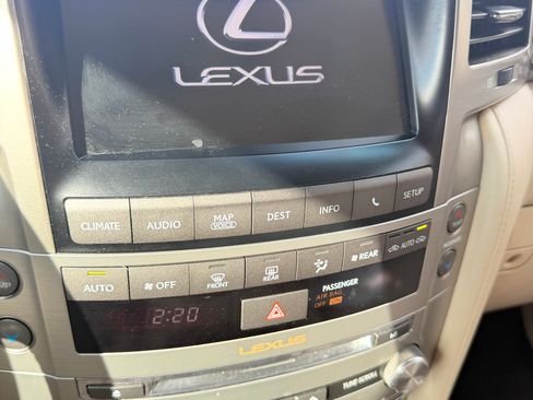 Used 2014 Lexus LX 570 4WD image 12