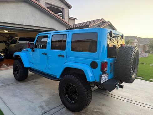 Used 2017 Jeep Wrangler Unlimited Rubicon w/ Connectivity Group image 5