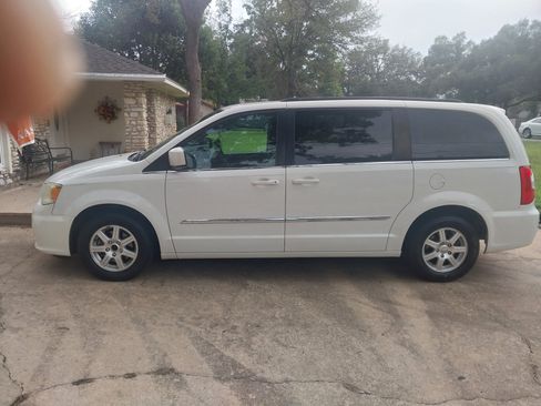 Used 2012 Chrysler Town & Country Touring w/ Entertainment Group #1 image 2