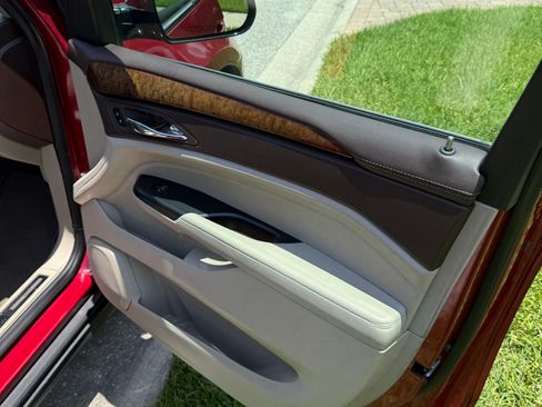 Used 2014 Cadillac SRX Premium w/ LPO, U-Rail D-Rings Package FWD image 20