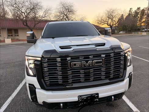 Used 2025 GMC Sierra 2500 Denali Ultimate w/ Max Trailering Package image 4