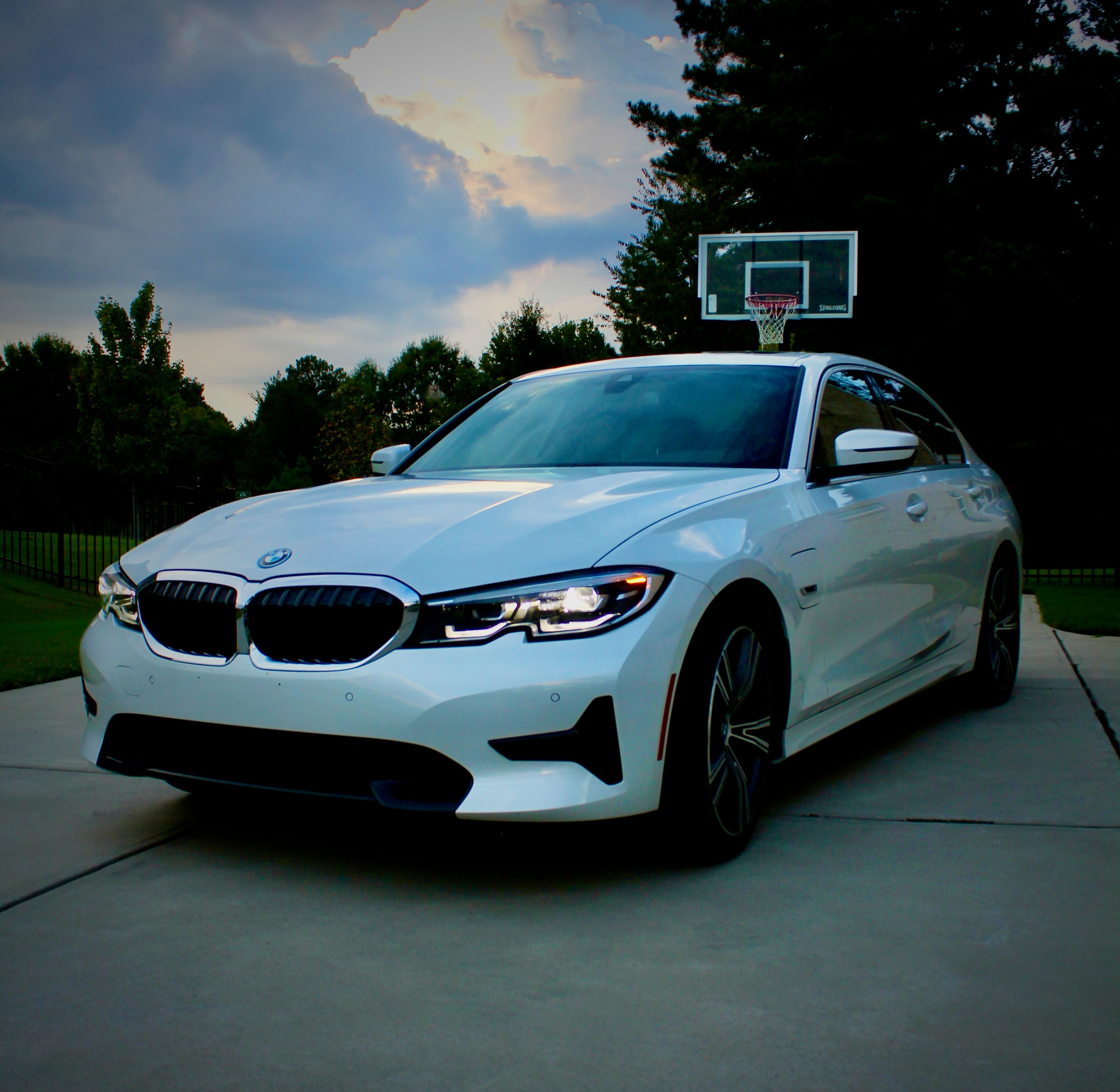 Used 2022 BMW 330e w/ Driving Assistance Package RWD image 5