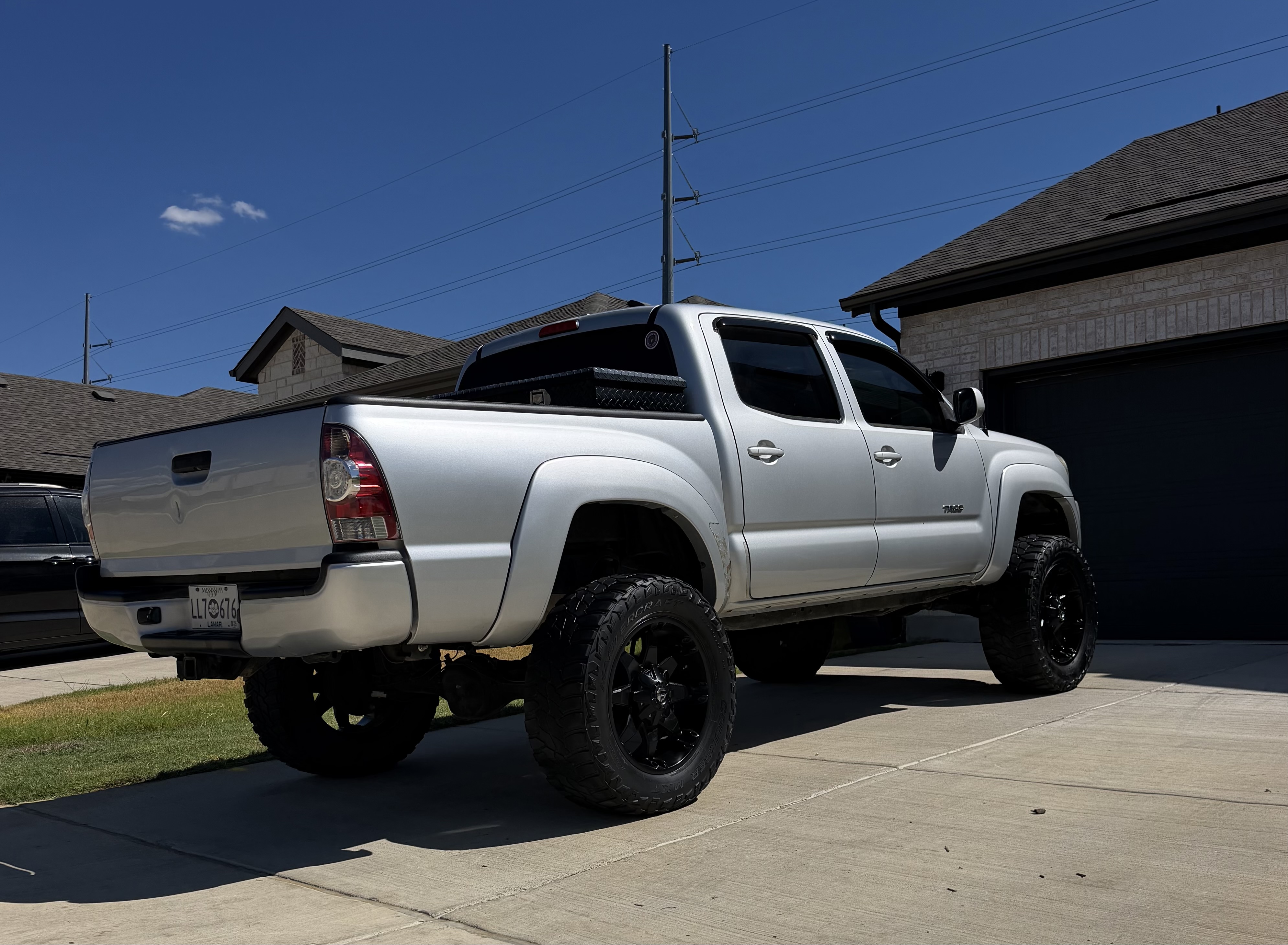 Used 2010 Toyota Tacoma PreRunner w/ TRD Sport Pkg RWD image 1