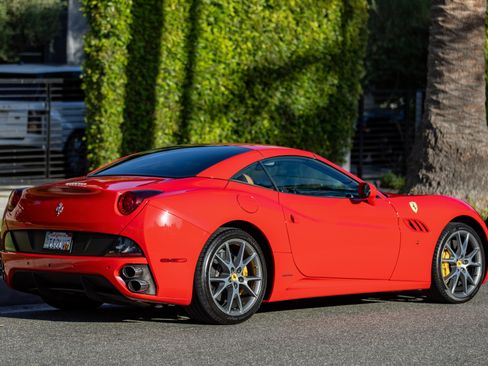 Used 2012 Ferrari California image 10