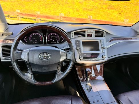 Used 2011 Toyota Avalon Limited image 9