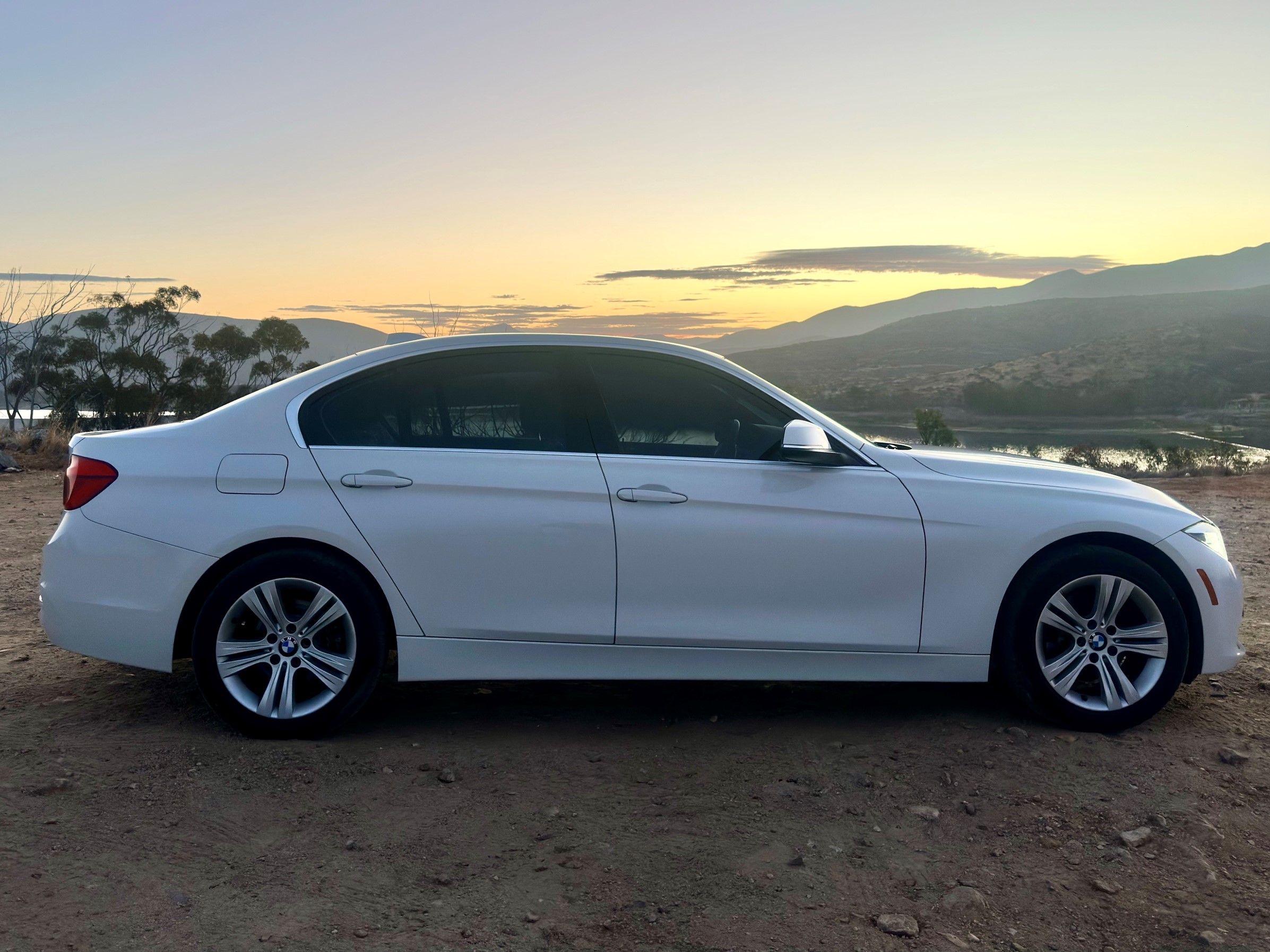 Used 2018 BMW 330i Sedan RWD image 2