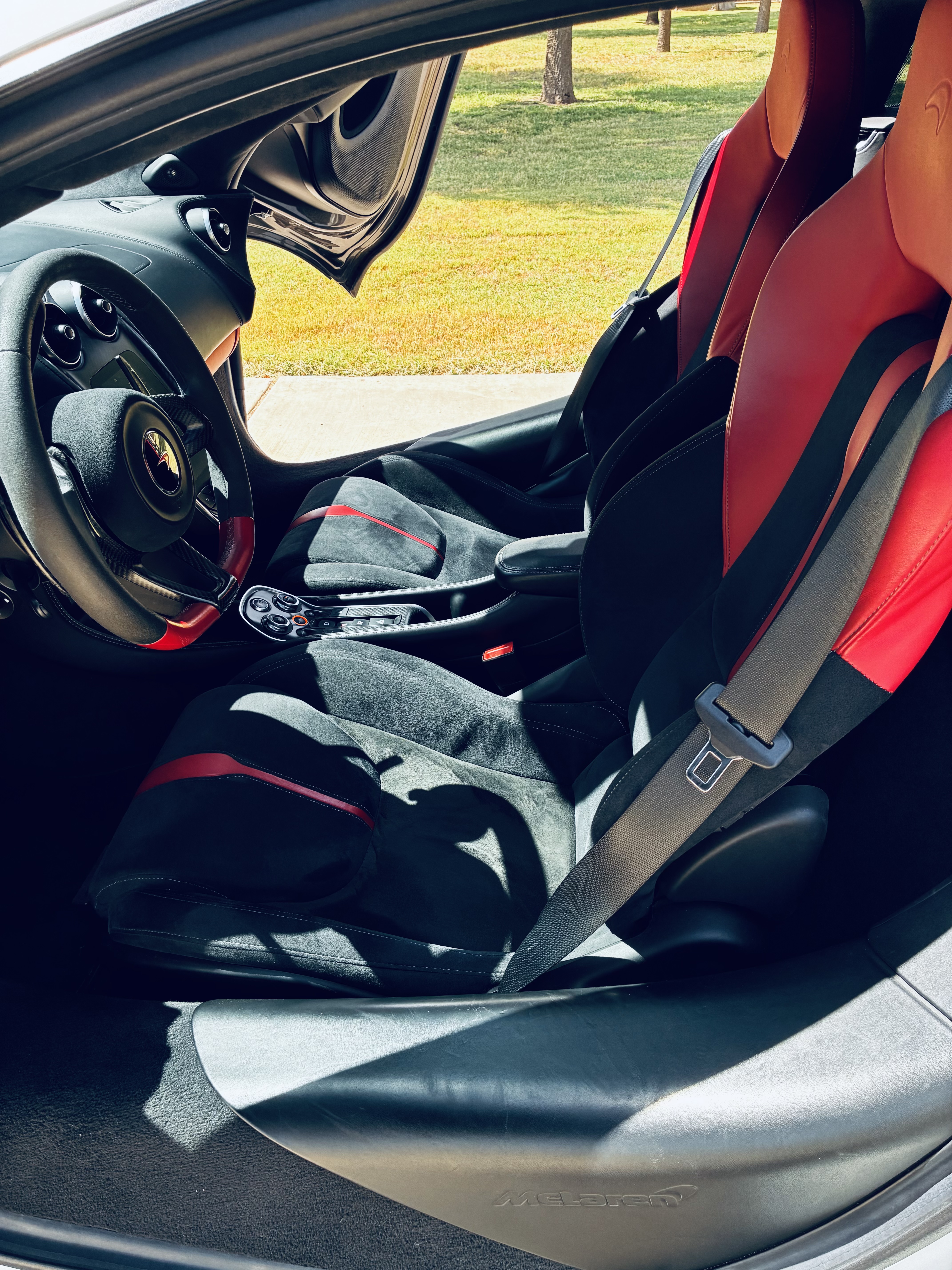 Used 2016 McLaren 570S Coupe RWD image 21