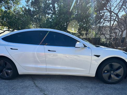 Used 2019 Tesla Model 3 Long Range image 1