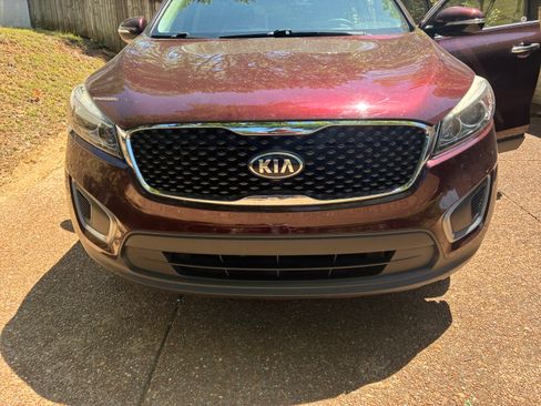 Used 2017 Kia Sorento FWD image 1