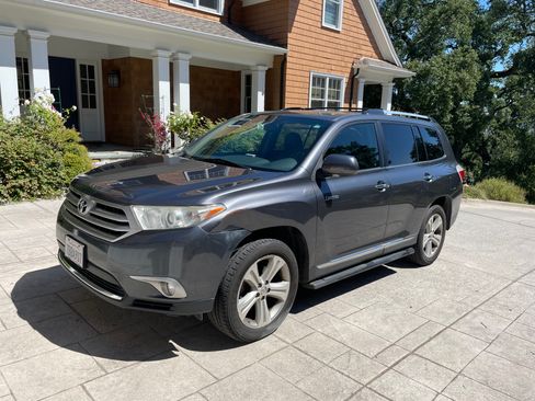 Used 2013 Toyota Highlander Limited AWD/4WD image 1