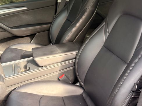 Used 2023 Tesla Model Y Performance image 17