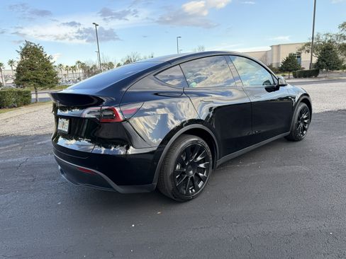 Used 2022 Tesla Model Y Long Range image 5