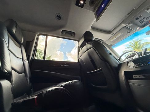 Used 2019 Cadillac Escalade ESV Premium Luxury AWD/4WD image 18