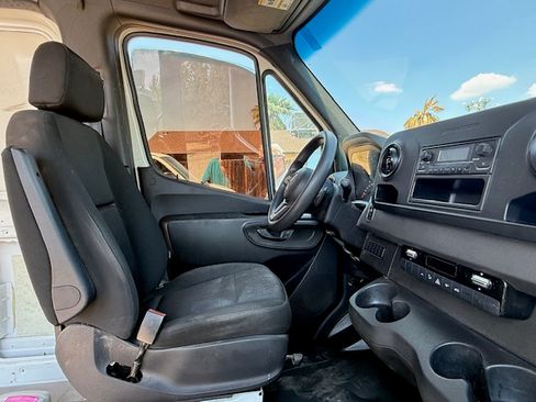 Used 2022 Mercedes-Benz Sprinter 2500 image 14