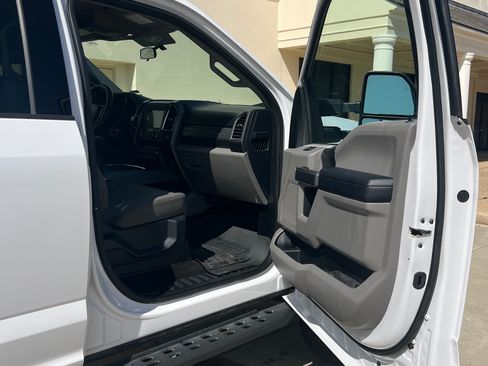 Used 2017 Ford F250 XLT w/ XLT Premium Package AWD/4WD image 17