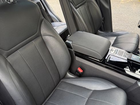 Used 2017 Land Rover Discovery HSE image 14