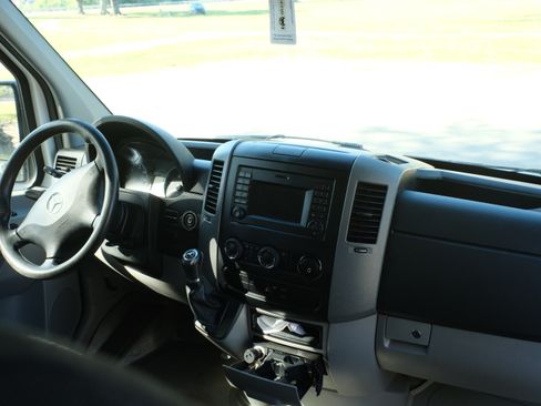 Used 2016 Mercedes-Benz Sprinter 2500 image 24