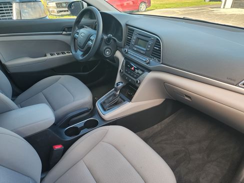 Used 2018 Hyundai Elantra SE image 5