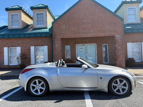 Used 2004 Nissan 350Z Touring image 1