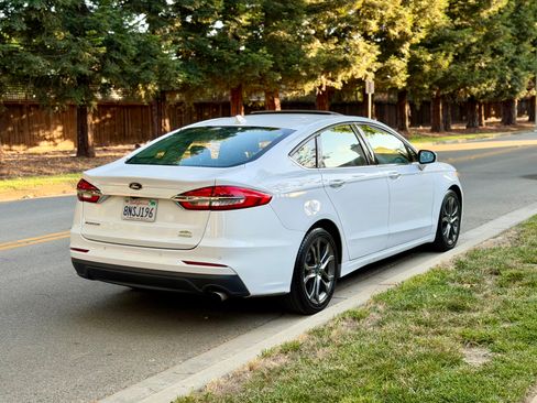 Used 2020 Ford Fusion SEL FWD image 4