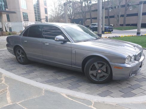 Used 2008 Jaguar XJ8 image 4