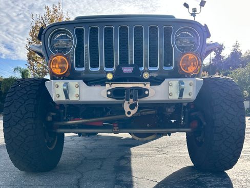 Used 2020 Jeep Gladiator Overland w/ Popular Equipment Package image 2