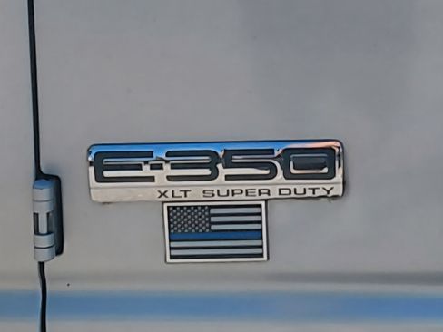Used 2006 Ford E-350 and Econoline 350 XLT image 6