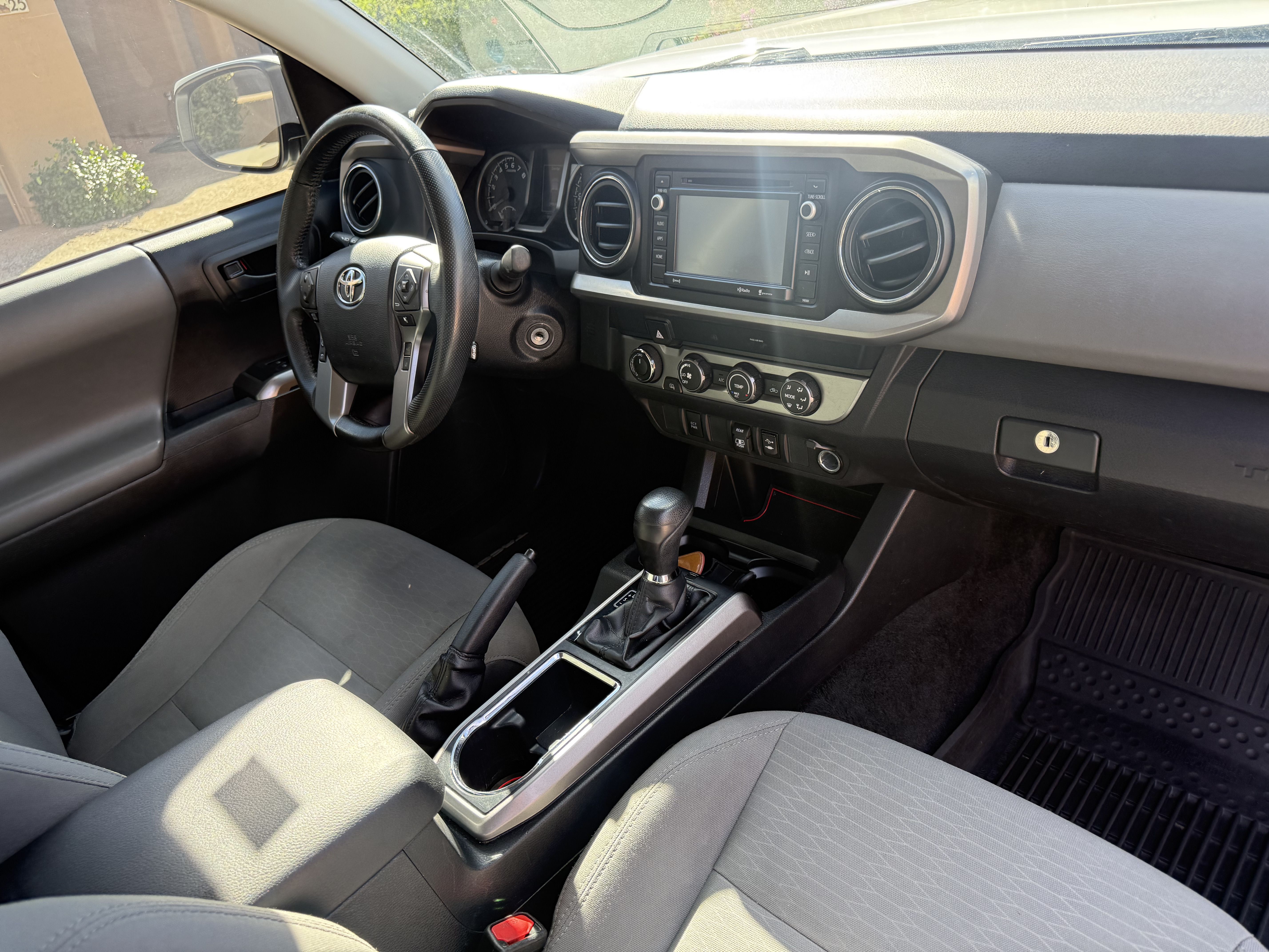 Used 2019 Toyota Tacoma SR5 AWD/4WD image 9