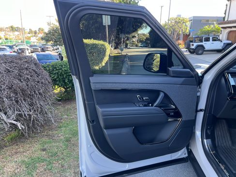 Used 2025 Land Rover Range Rover Sport Dynamic SE image 23