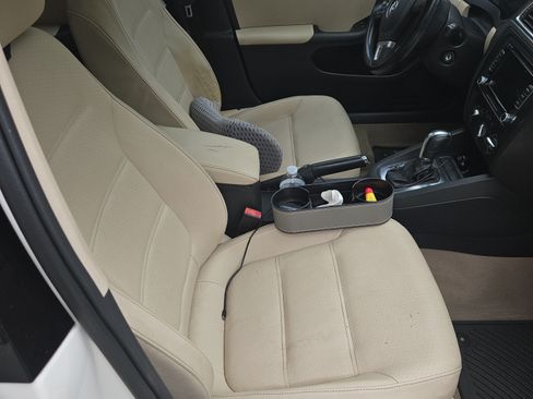 Used 2011 Volkswagen Jetta SE image 4