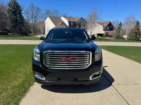 Used 2018 GMC Yukon XL SLT w/ Premium Edition image 4
