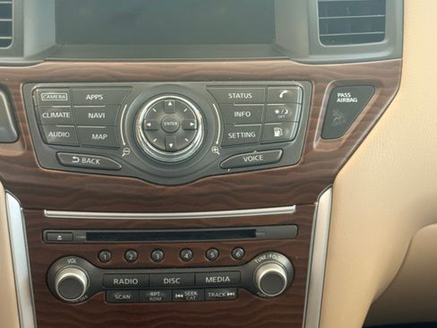 Used 2020 Nissan Pathfinder Platinum FWD image 9