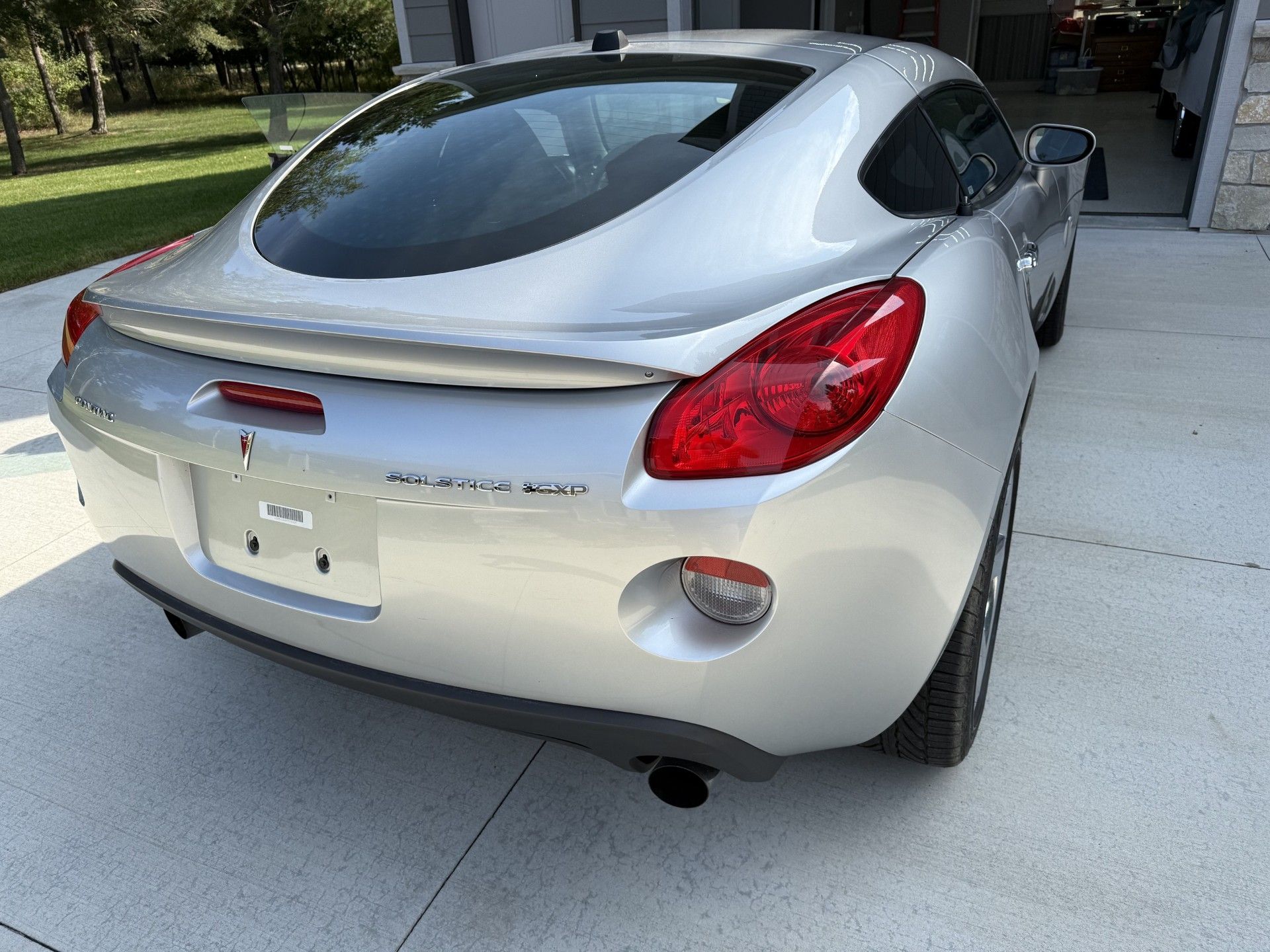 Used 2009 Pontiac Solstice GXP w/ Premium Package RWD image 2