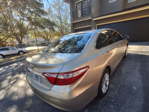 Used 2017 Toyota Camry LE image 4