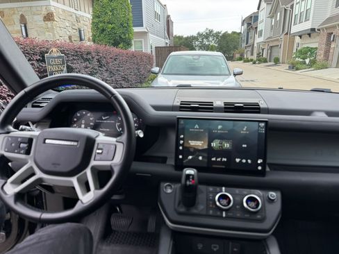 Used 2023 Land Rover Defender 130 X-Dynamic SE image 12