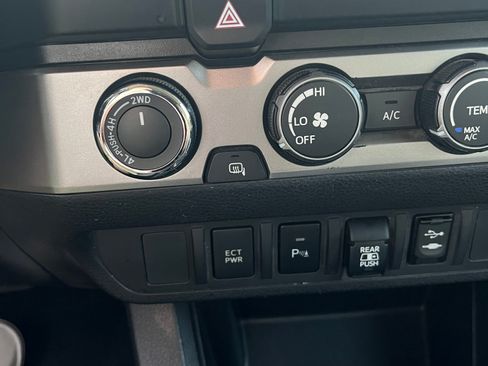 Used 2019 Toyota Tacoma SR5 image 20