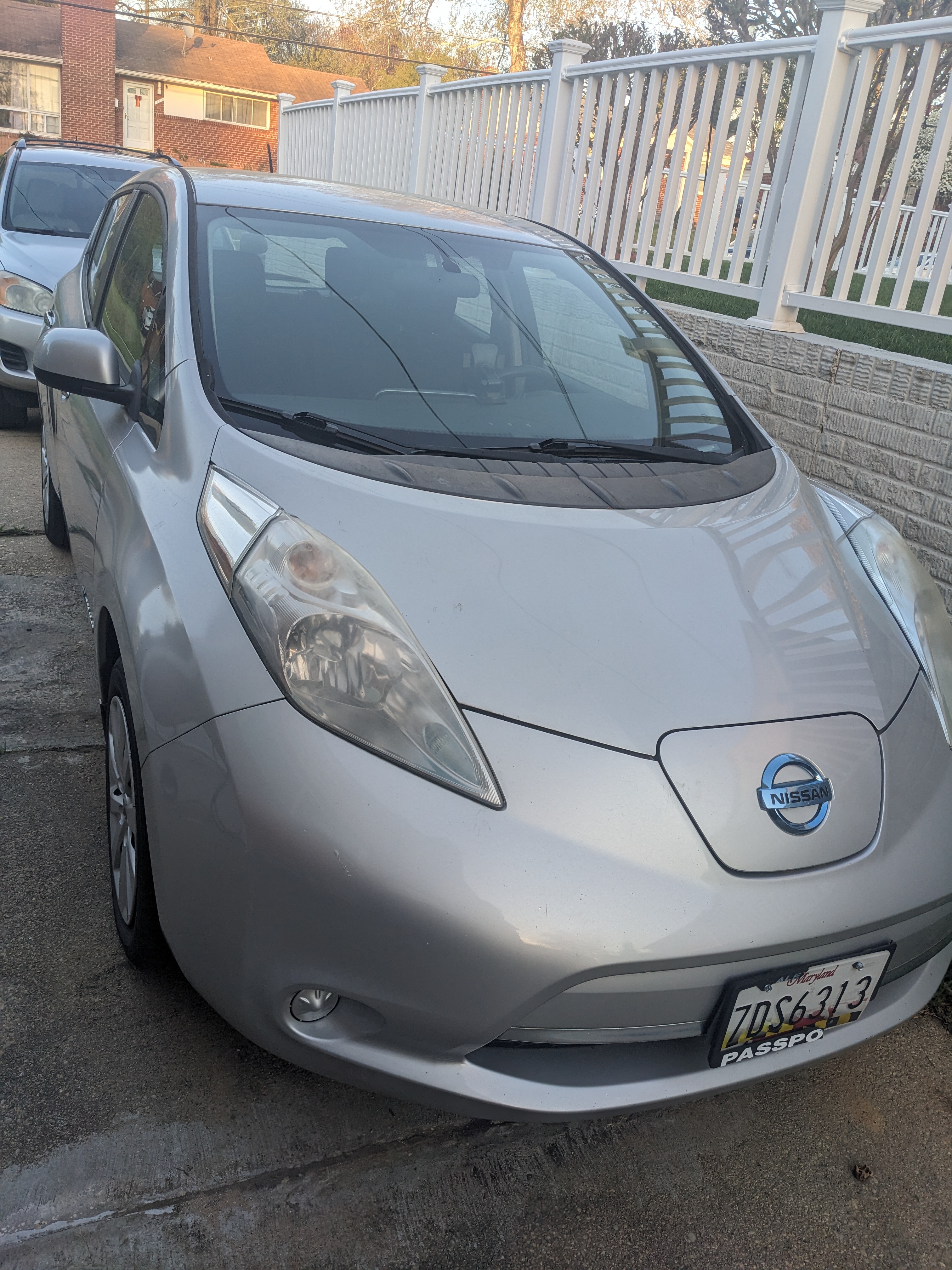 Used 2015 Nissan Leaf S w/ Charge Package FWD image 2