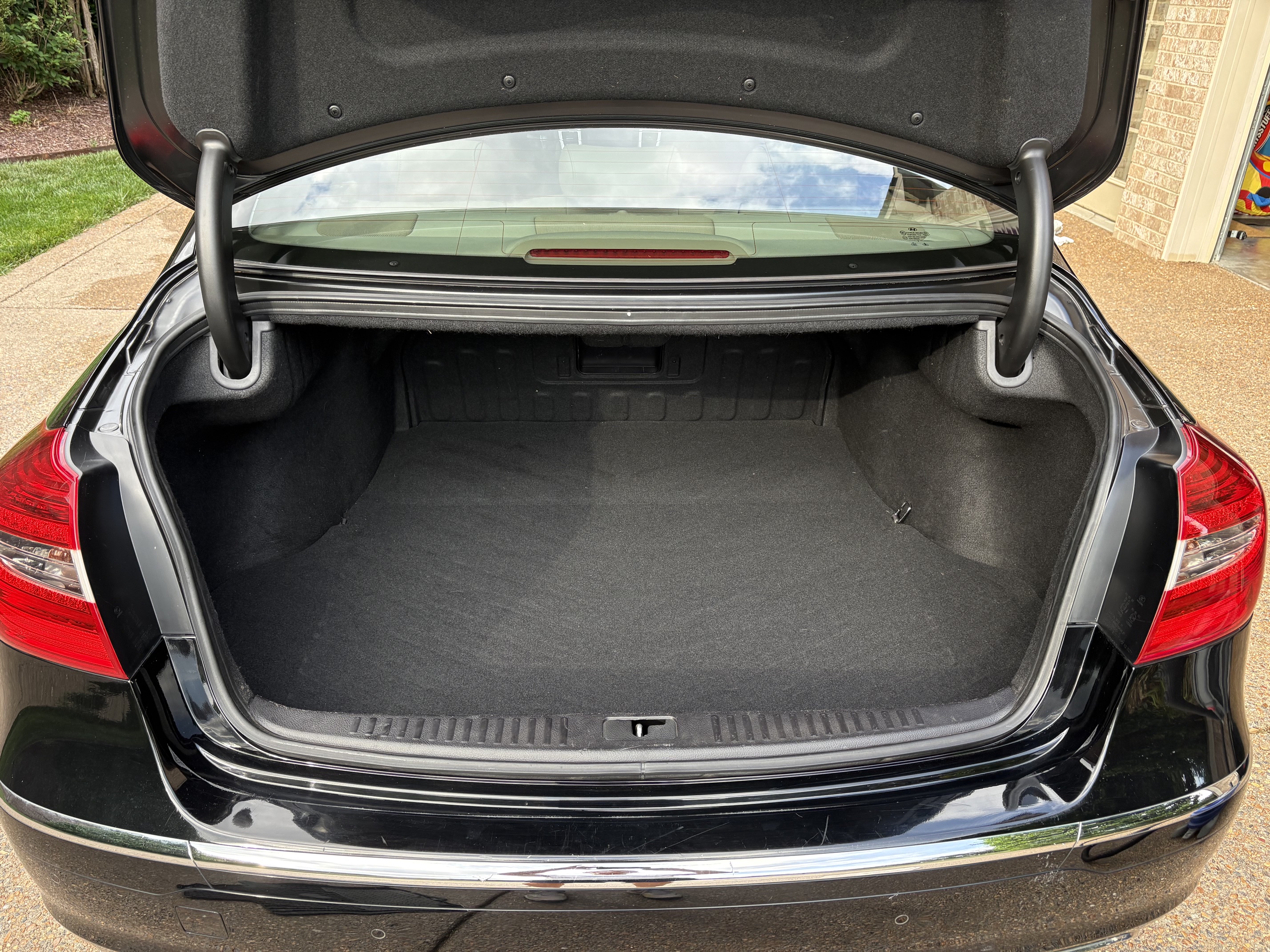 Used 2012 Hyundai Genesis 4.6 RWD image 12