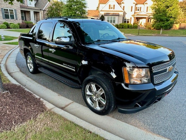 Used 2012 Chevrolet Avalanche LTZ RWD image 4